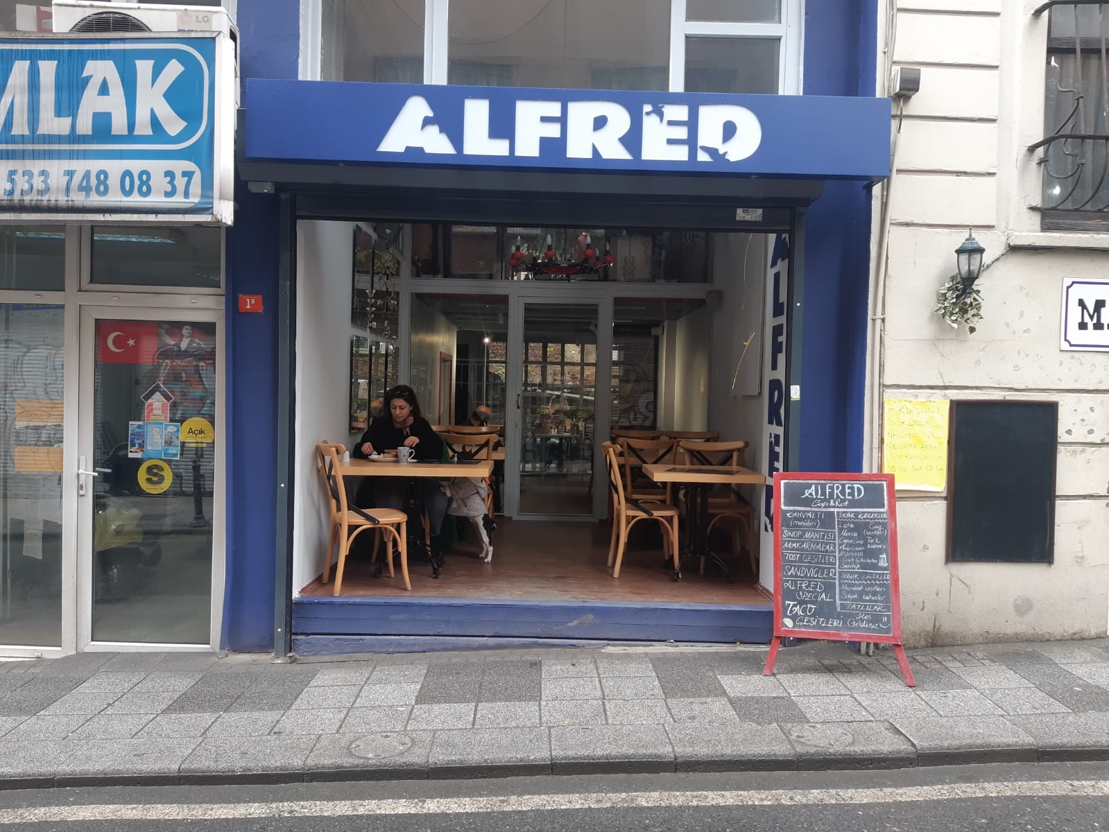 ALFRED AÇILDI!