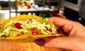 Sosisli Taco
